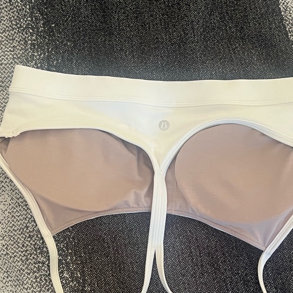 Lululemon Flo Y Bra Nulu Light Support. - Picture 4 of 4